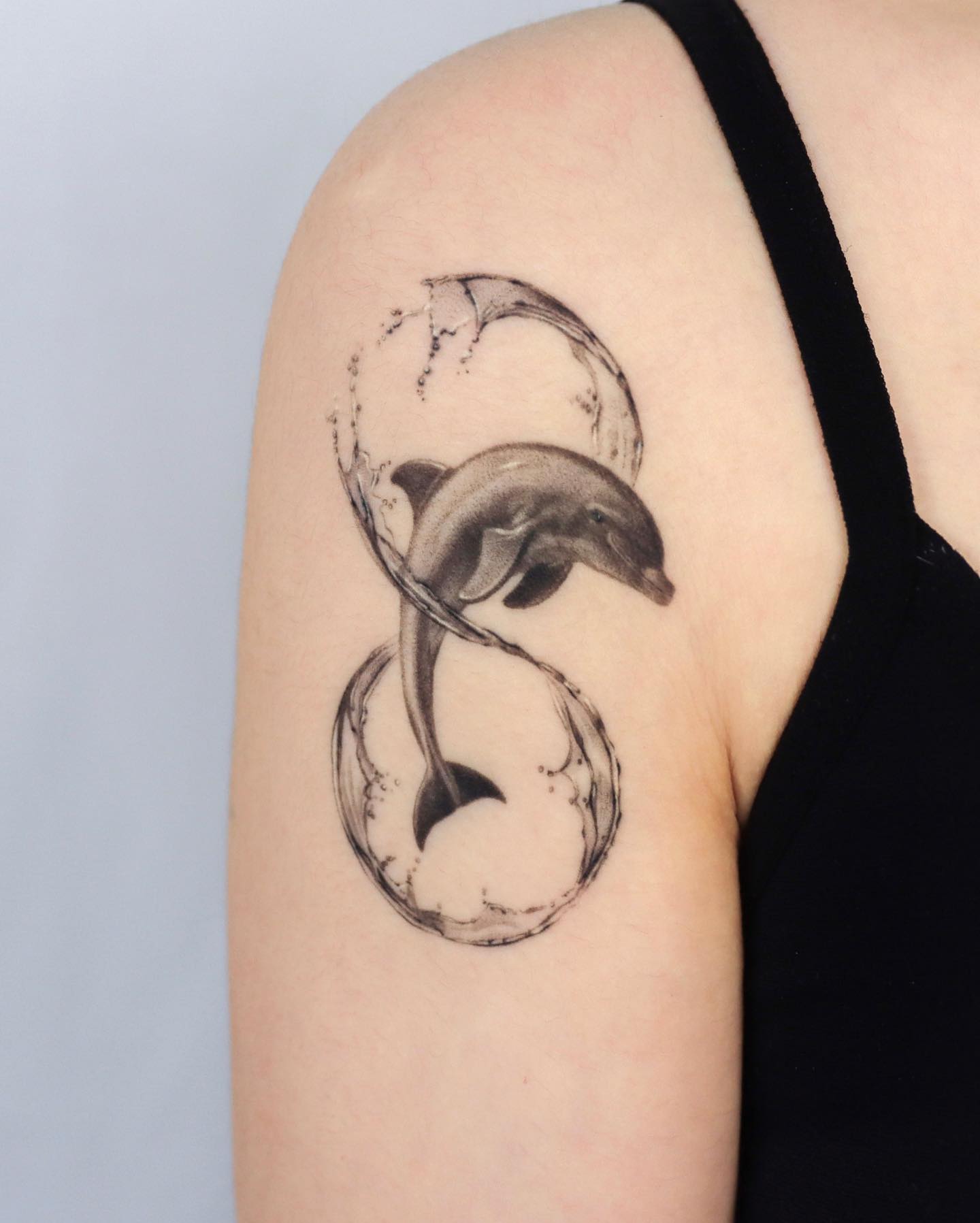 upper arm dolphin design by start.your .line