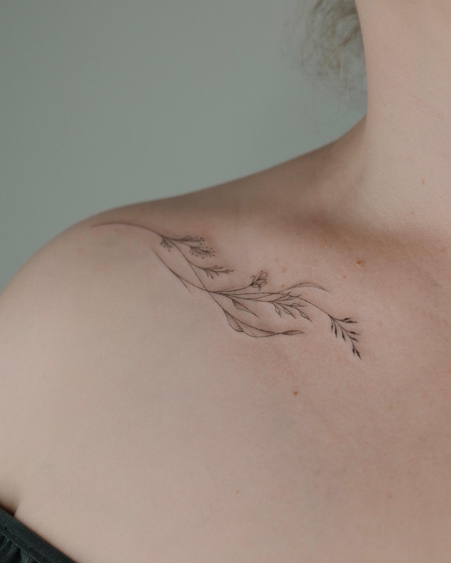 Collarbone design b y lindacanters tattoo