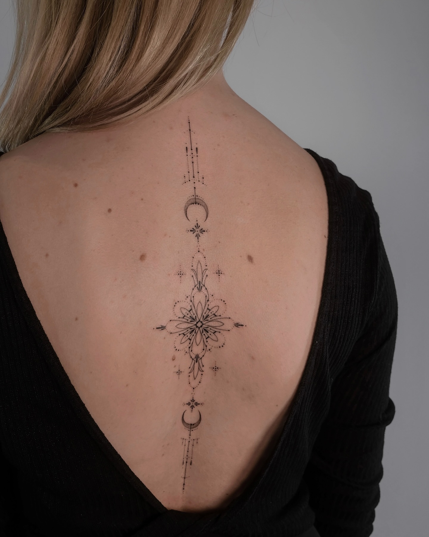 spine design by monochrom.ink