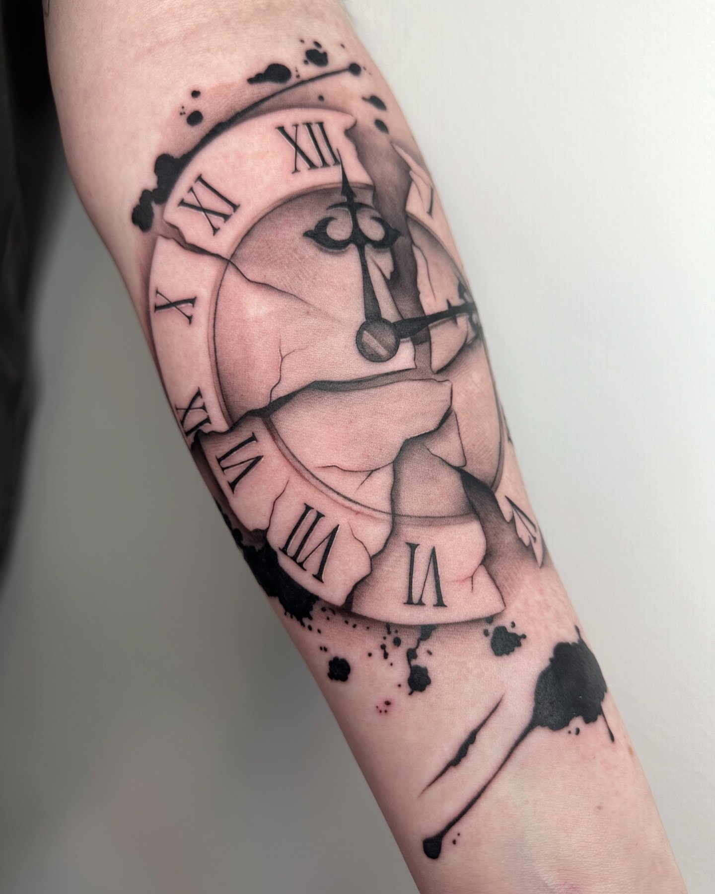 clock on the forearm by megluantattoo