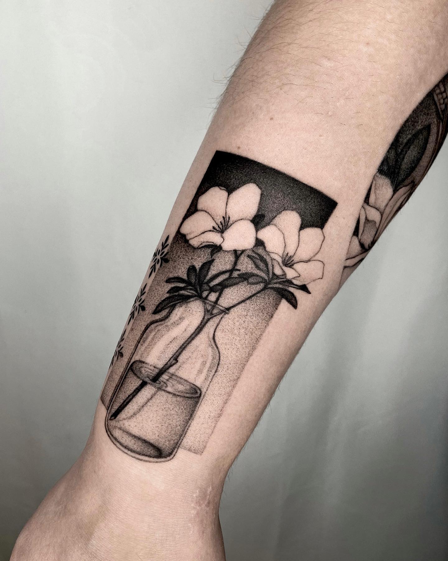 realistic vase design by aspectgraphite
